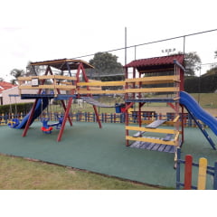 Reforma de playground e parquinhos.