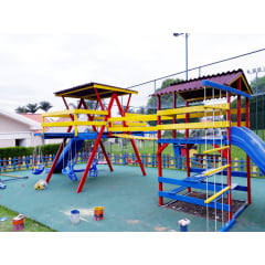 Reforma de playground e parquinhos.