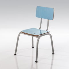 CADEIRA INFANTIL EM LAMINADO RETO